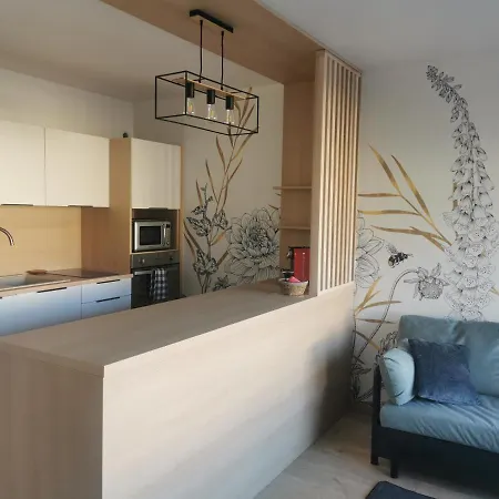 Le Chateau Des Abeilles - Recemment Renove - Proche Centre Village Et Route Des Vins *