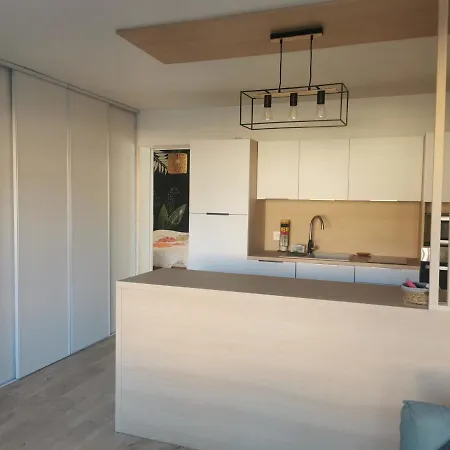 Le Chateau Des Abeilles - Recemment Renove - Proche Centre Village Et Route Des Vins *