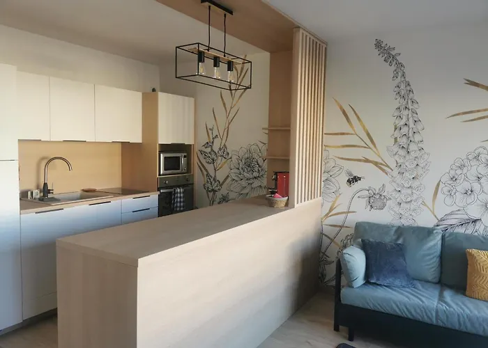 Le Chateau Des Abeilles - Recemment Renove - Proche Centre Village Et Route Des Vins *