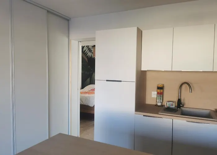 Le Chateau Des Abeilles - Recemment Renove - Proche Centre Village Et Route Des Vins Apartment