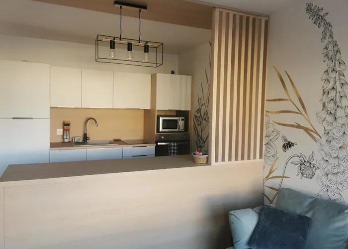 Le Chateau Des Abeilles - Recemment Renove - Proche Centre Village Et Route Des Vins